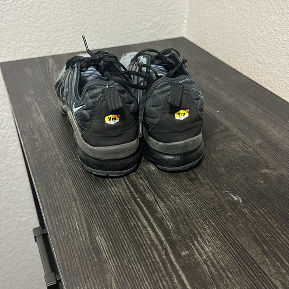 Vapor maxes, nike all black size 10.5 - Picture 4 of 4